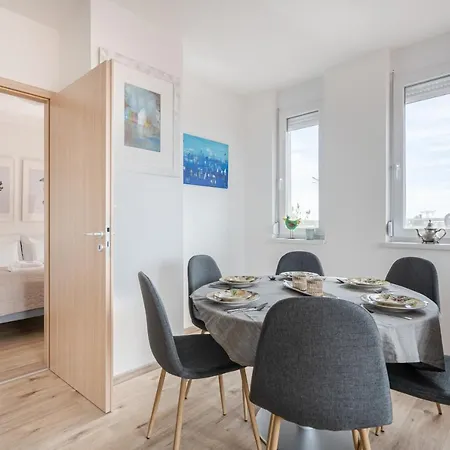 Sunset Towers Apartament *